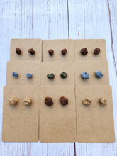 Load image into Gallery viewer, Leather knot earring
