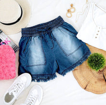 Load image into Gallery viewer, CHAMBRAY FRAYED HEM SHORTS WITH POCKETS
