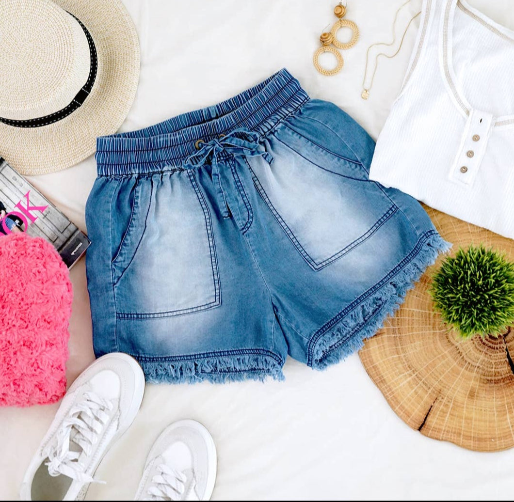 CHAMBRAY FRAYED HEM SHORTS WITH POCKETS
